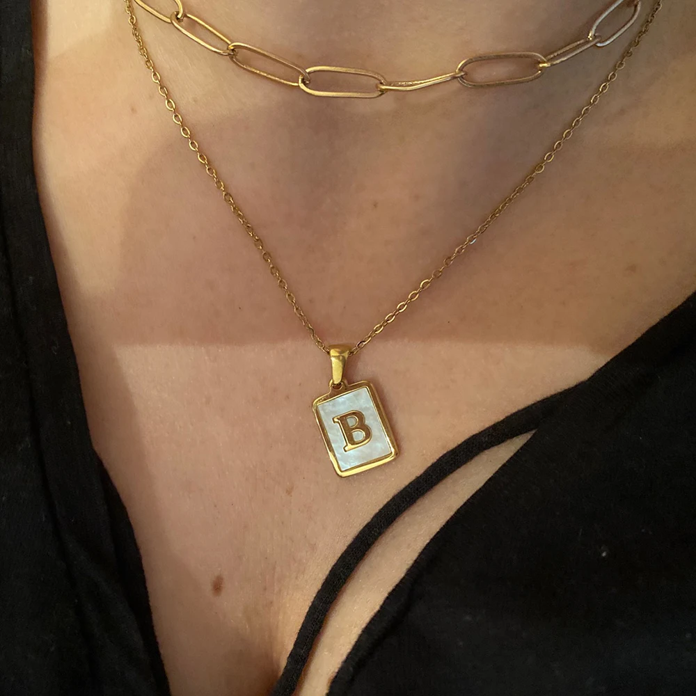 E.B. Belle Minimalistische Parelmoer Schelp Roestvrij Staal Aanslag Gratis Eerste Ketting Vergulde Brief Ketting Voor Vrouwen