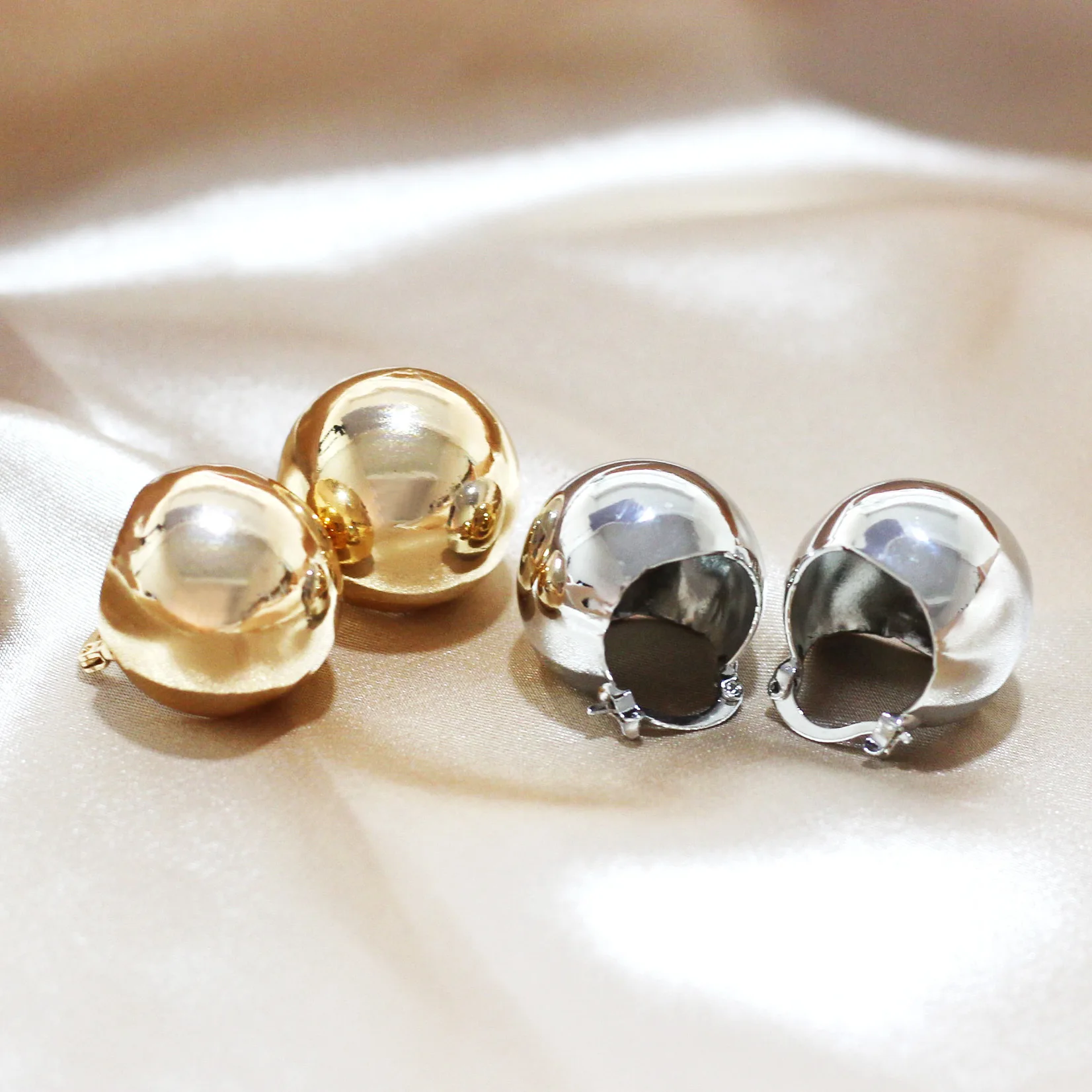 

AliExpress round Ball Beads Elegant Earrings Gold-Tone Silver Cool New Style Europe And America Shiny Side Ear Beads Ear Stud Wo