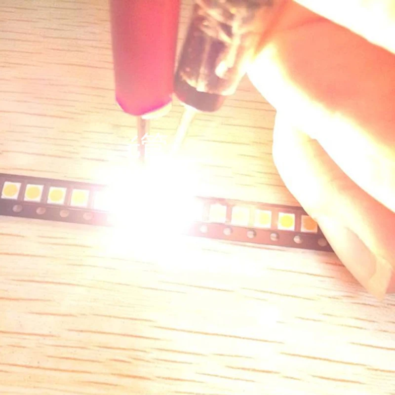 100 шт./партия SMD осветитель светодиодный в форме бус 2835 теплый белый 1 Вт 100-110LM большой чип двойной золотой провод 350 мА 3 в лампы бусины