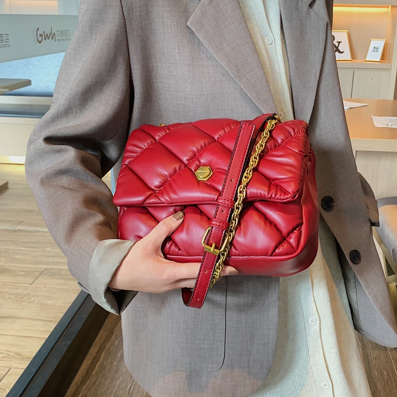 Женская дизайнерская сумка из мягкой искусственной кожи с цепочкой и замком