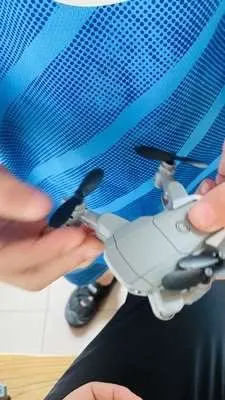 Отзыв о товаре Новая мини-камера KY905 UAV 4K HD может поворачиваться с одной кнопкой складной пульт дистанционного управления Квадрокоптер Профессиональный Дрон от пользователя C***u