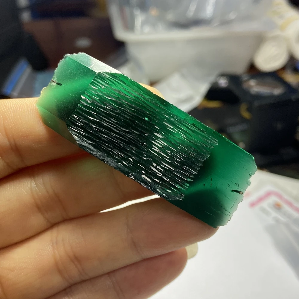 Meisidian Zambia Uncut Hydrothermal Material Laboratory Emerald Gemstone For Jewelry Making