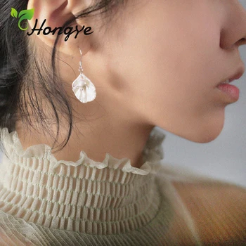 

Summer Beach White Shell Pearl Earrings Elegant 925 Silver Ear Hook Anti-allergy Irregular Drop Earring for Women Stylish Brinco