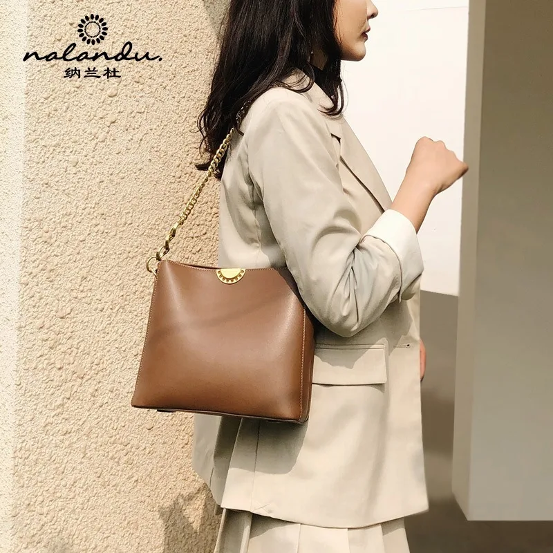 

New Shoulder Bag Messenger Bag Women's Bag Pure Color Leather Large Capacity Retro Simple Chain Bucket Bag 2020
