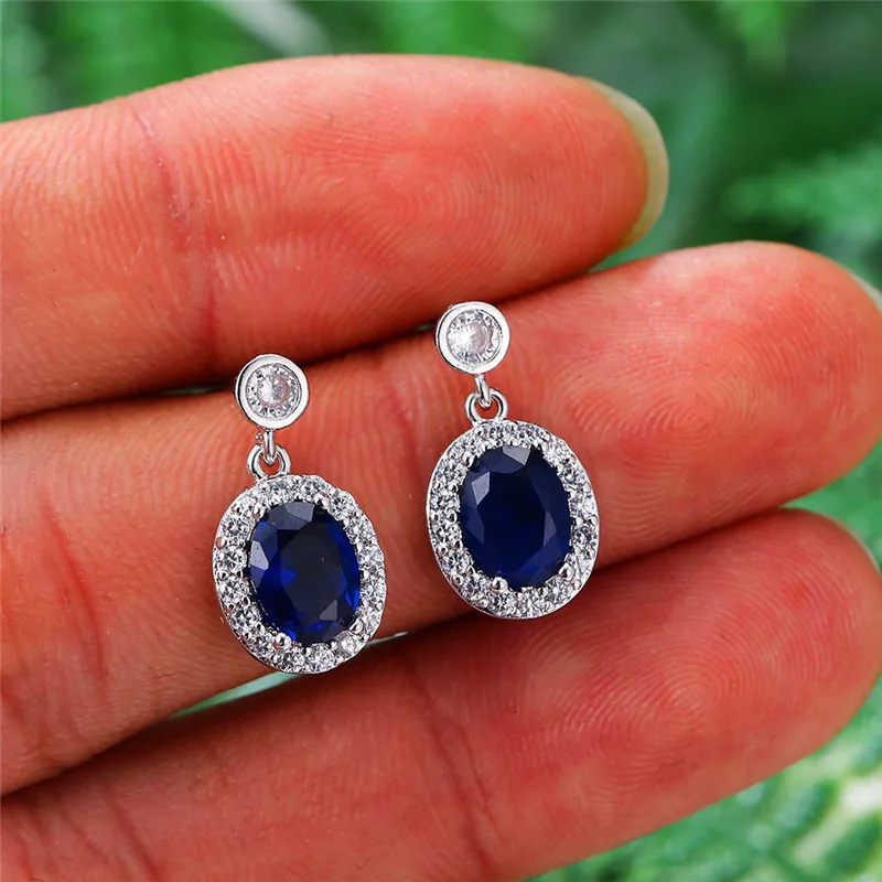 Женские серьги подвески с большим овальным камнем и голубым