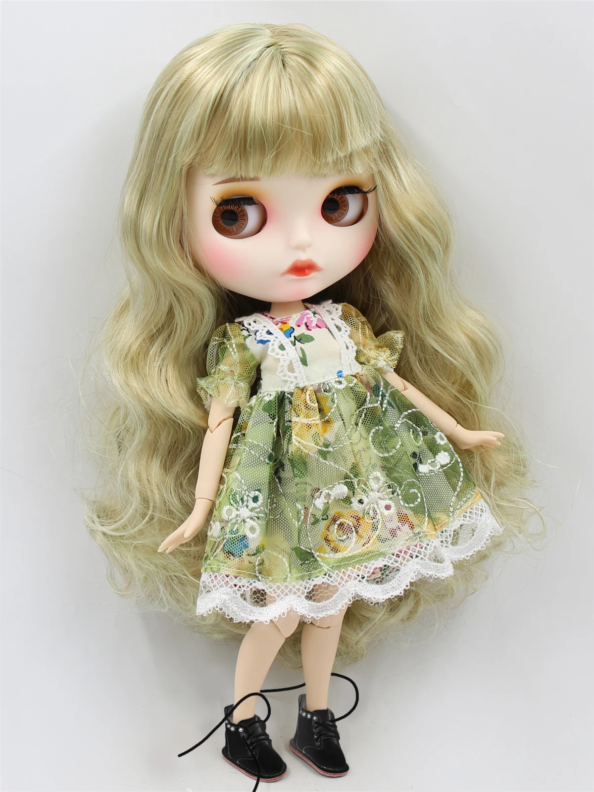 Vivian – Premium Custom Neo Blythe Doll with Multi-Color Hair, White Skin & Matte Pouty Face 2