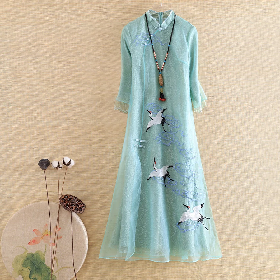 Женское платье-трапеция из органзы с вышивкой и рукавом 3/4 | Женская одежда