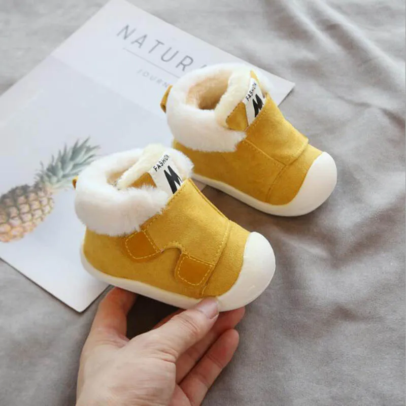 Зимние ботинки для маленьких мальчиков и девочек; теплые плюшевые ботинки для малышей; нескользящая уличная детская обувь; мягкая подошва; Детские Первые ходунки - Цвет: Yellow