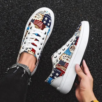 

2019 New casual Men Vulcanized Shoes Sneakers Men's Fashion Casual Lace-Up Colorful Canvas Graffiti board Shoes Z6-54