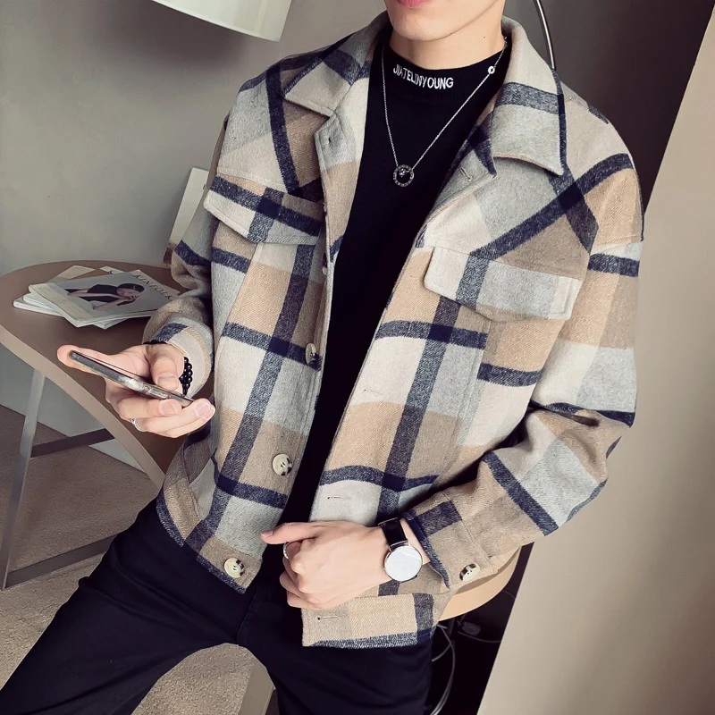 

2019 autumn and winter new men's fashion lapel short plaid woolen coat pocket decoration men's single-breasted loose woolen coat