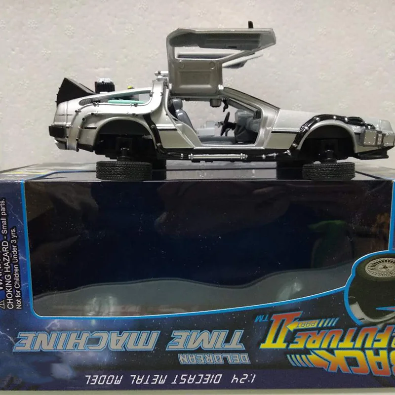 

1/24 Metal Alloy Car Diecast Model Part II Time Machine DMC-12 Model Toy Back to the Future Movie Fly Wheels Folding Version