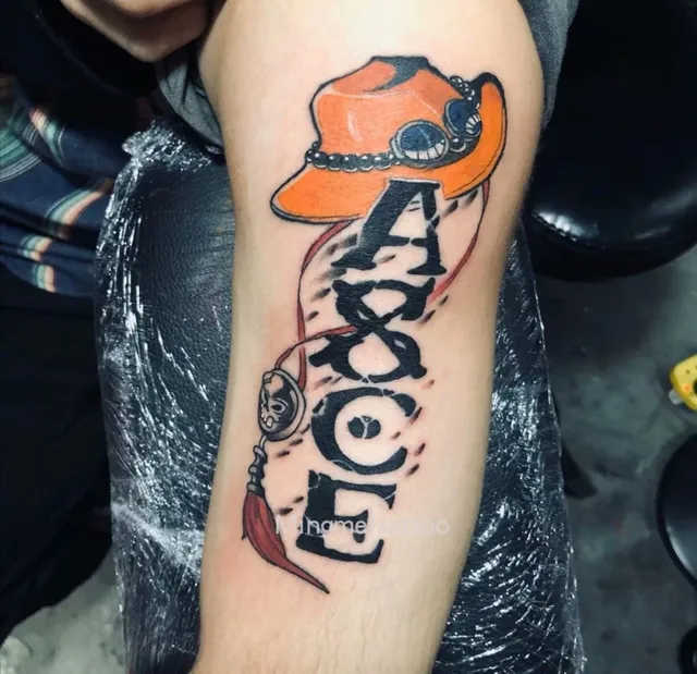 ONE PIECE Tattoo Luffy Roronoa Zoro Trafalgar Law Tattoo Sticker puntelli  Cosplay impermeabile adesivo fai da te colore tatuaggio|Costume Props| -  AliExpress