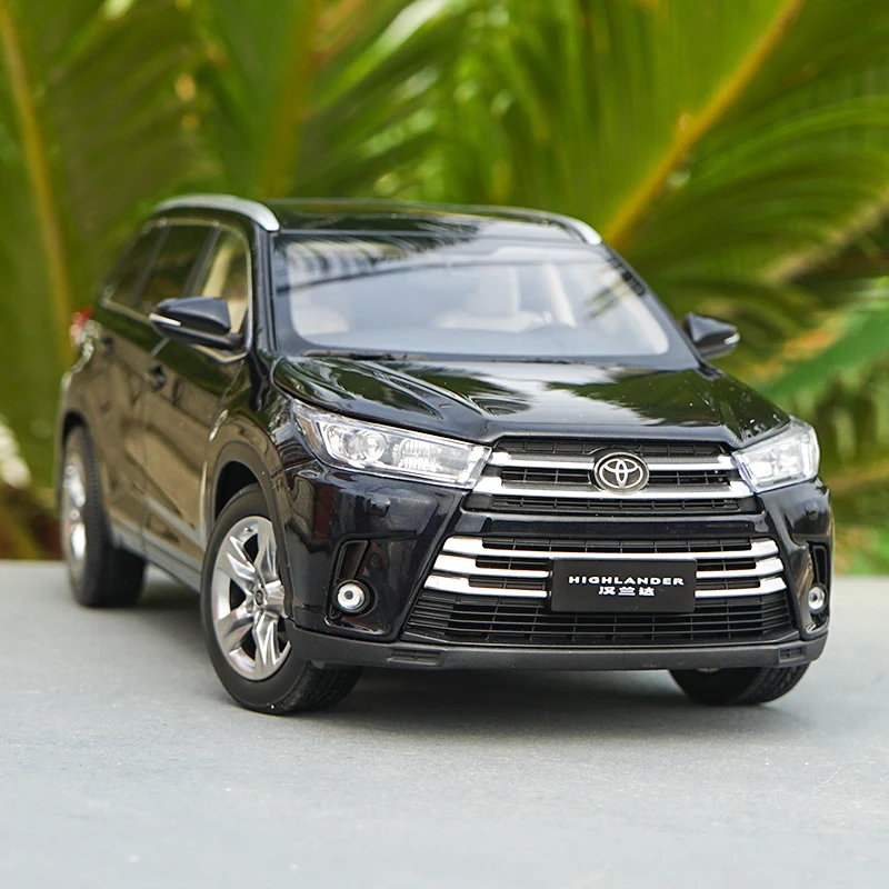 Изысканный подарок 1:18 Toyota 2018 новая модель из сплава Highlander литого металла