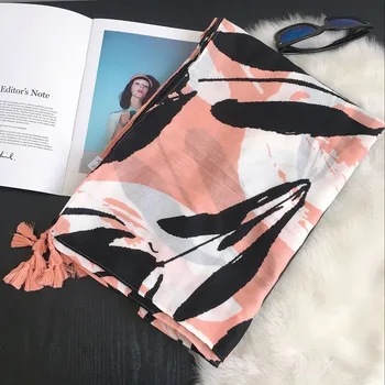 

2020 Women Skin Geometric Paisley Tassel Viscose Shawl Scarf Lady Print Pashminas Thick Poncho Wrap Snood Muslim Hijab 180*90Cm