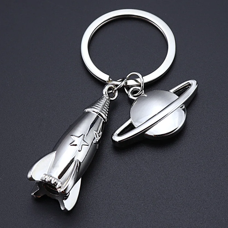 DIYthinker Galaxy Astronaut Dark Night Sky Gold Heart Keychain Metal  Keyring Holder