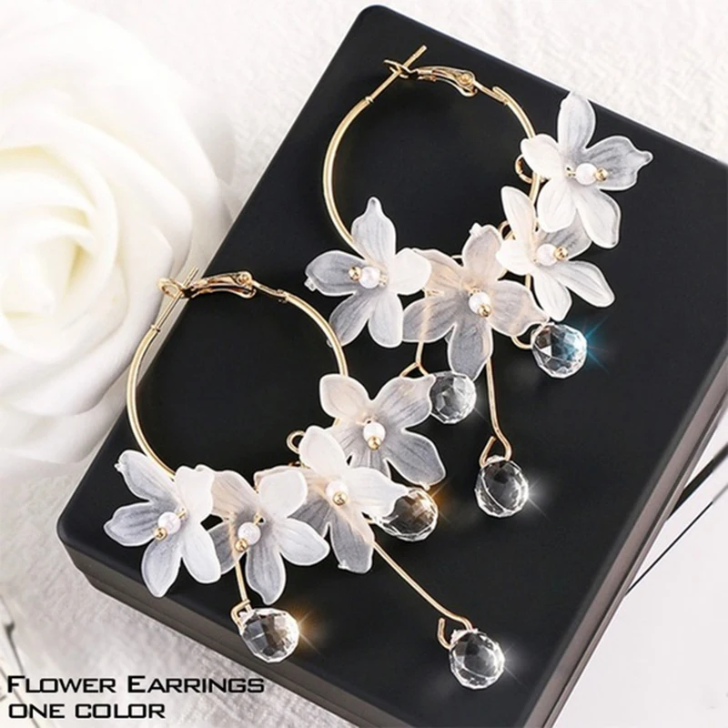 

Fashion Angel Wreath Earrings Temperament Lady Korean Personality Wild Round Crystal Exaggerated Earrings Q5P159
