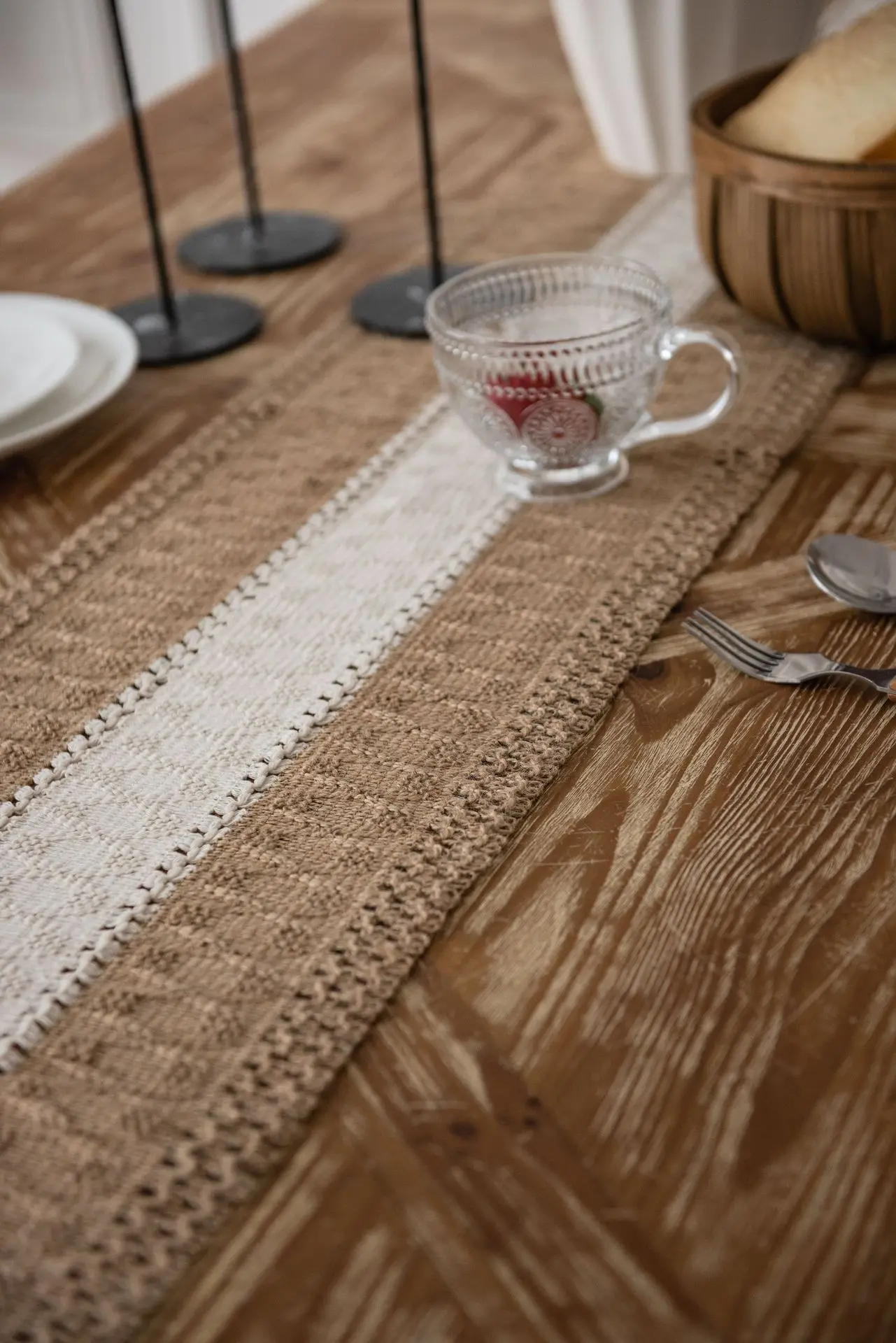Description Picture 4 of itemLinen Cotton Stitching Table Runner Dinning Table Decoration Two-color Woven Tassel Natural Material Wedding Decor Table Runners