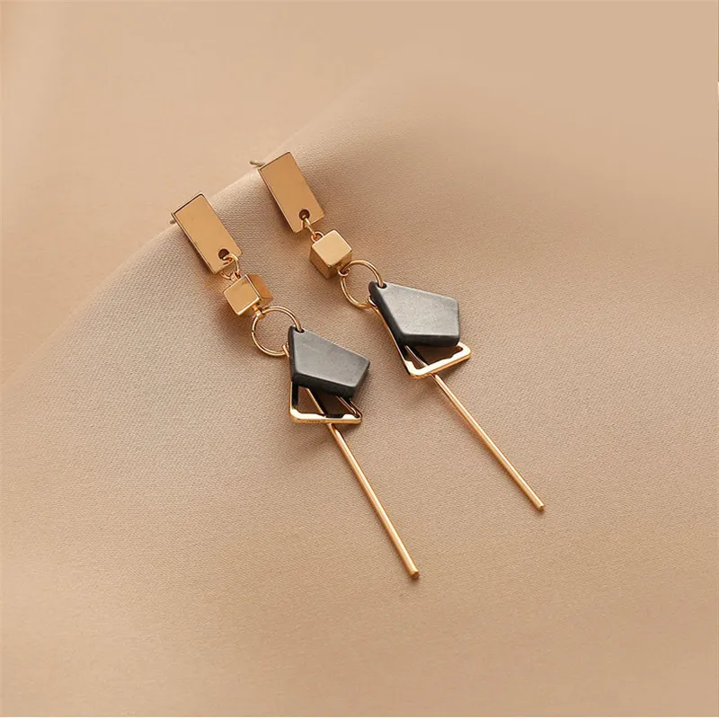 Trendy New Long Asymmetry Pendant Earrings for Women Female Simple Hypoallergenic Geometric Tassel Earrings Jewelry Accessories Trendy New Long Asymmetry Pendant Earrings for Women Female Simple Hypoallergenic Geometric Tassel Earrings Jewelry Accessories