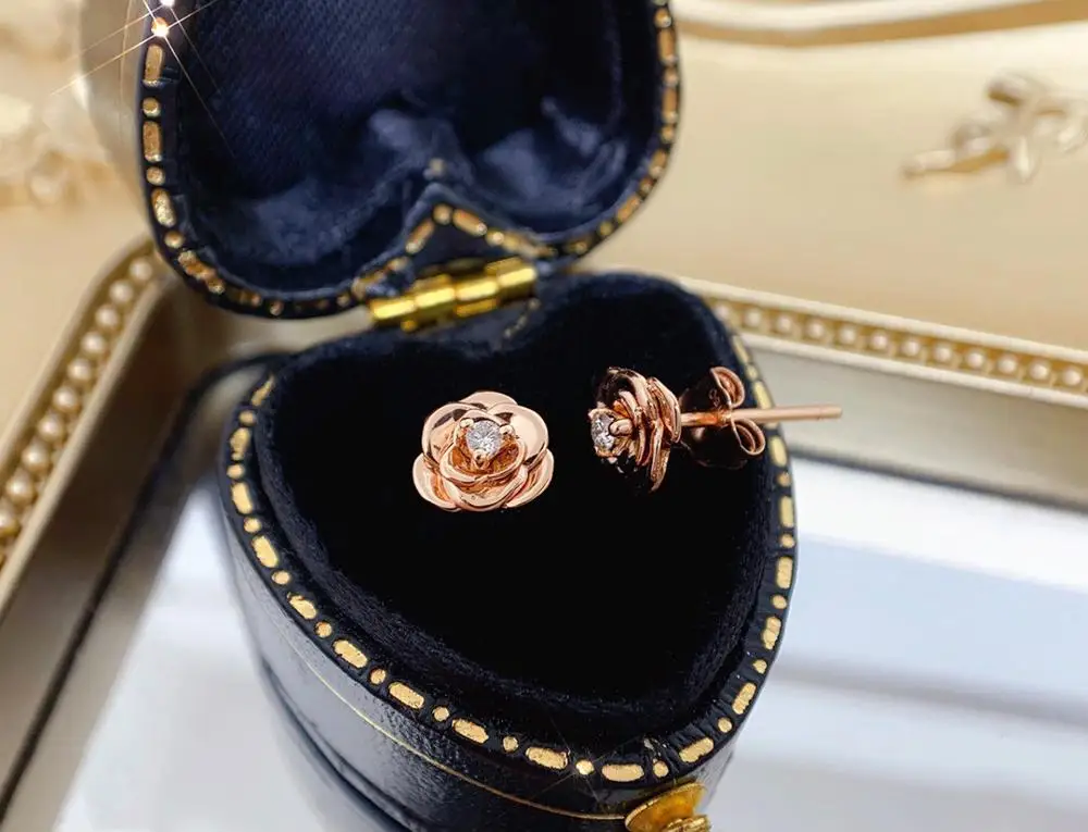 Женские серьги-гвоздики из 18-каратного золота с бриллиантами |