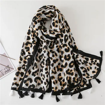 

2020 New Style Fashion Leopord Pattern Scarf Women's Winter Versatile Cotton Linen Long Warming Scarf luxury brand