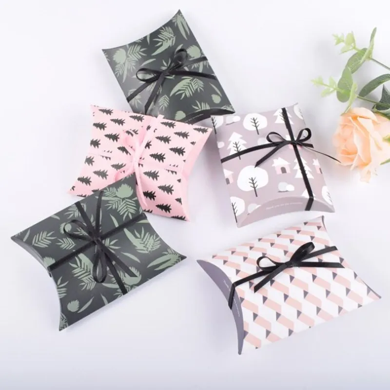 

Black color 9x6.5x2.5cm small size pillow box for THANK YOU round logo DIY European creative candy bachelor's degree cap 2019