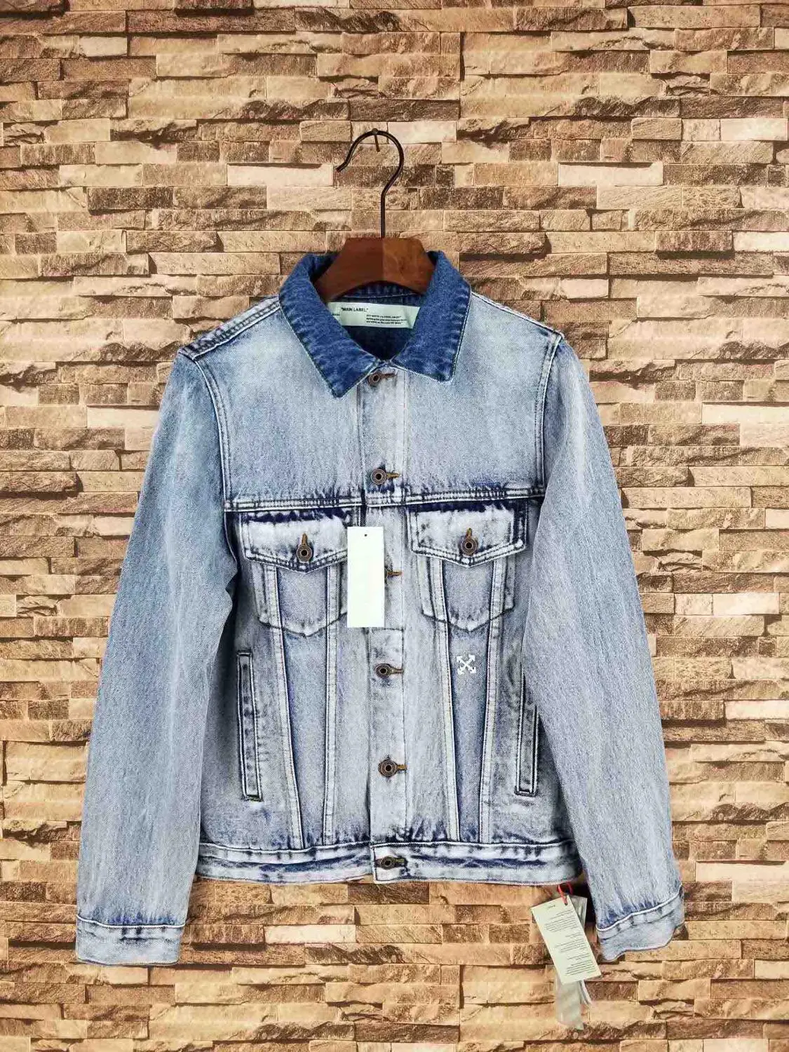 

Dont miss! Discounted men and women denim jacket