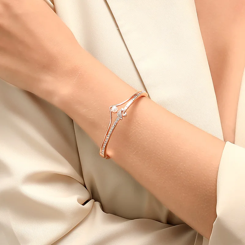 

Korean Fashion Jewelry Little Swan Cuff Bracelet Pearl Bracelet for Women Classic Popular Jewelry Rose Gold Perfectly Round 2020