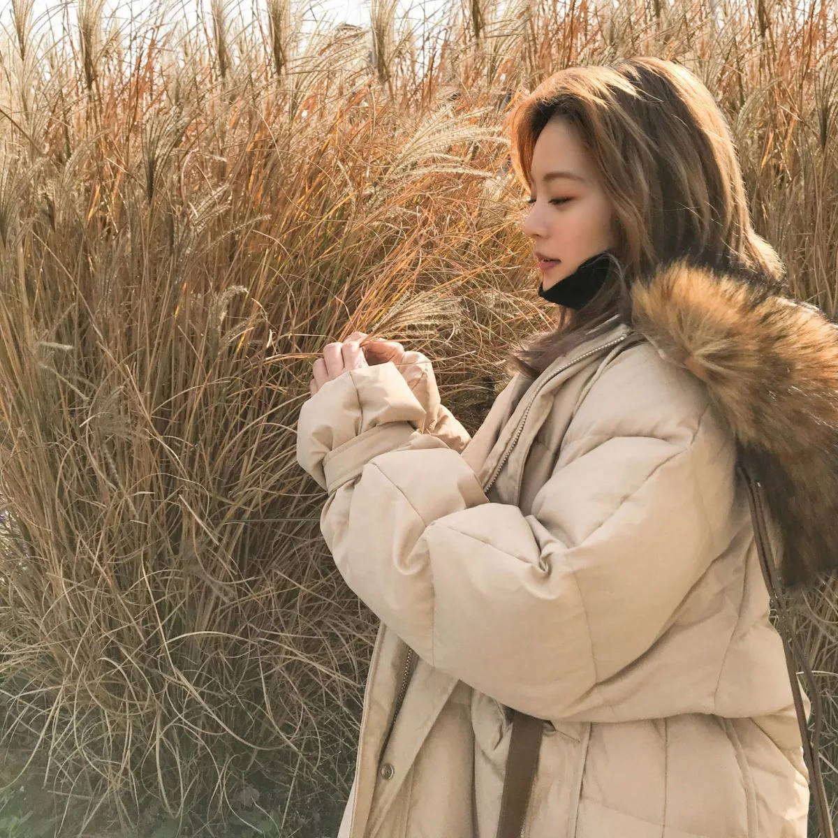 

Photo Shoot Main Push 2019 Winter Large Fur Collar Hooded Covered Edge Bandage Cloth Bell Sleeve Loose-Fit down Coat Women Coat