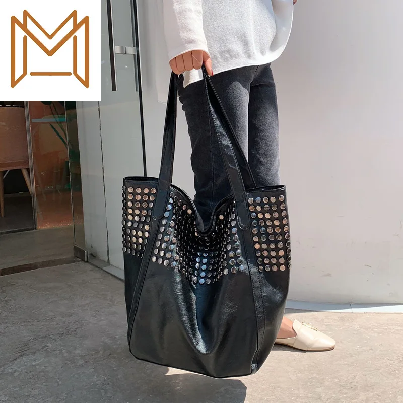 

Bag 2019 Leisure Time Woman Package Rivet Single Shoulder Package Concise Mommy Portable