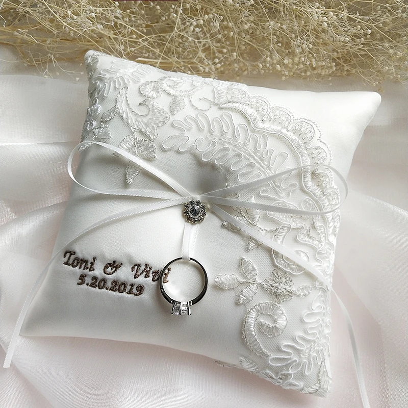 Пользовательское имя, свадебное кольцо, подушка для невесты, белое кружево, кольцо на носителя, подушка с вышивкой, имя, дата, свадебное кольцо, держатель цвета слоновой кости, свадебное украшение