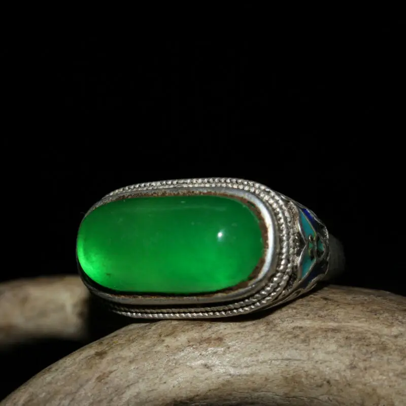 

Chinese Old Craft Made Old Tibetan Silver Cloisonne Inlaid Green jade Ring