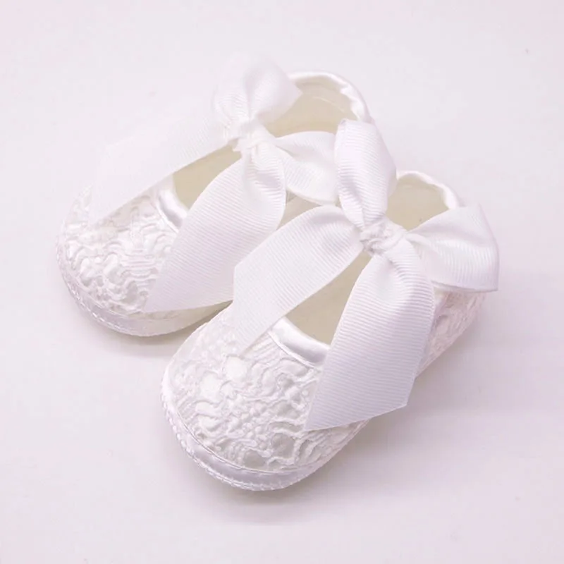 Милая детская обувь с кружевными цветами и бантами; мягкая хлопковая нескользящая обувь для новорожденных; обувь принцессы для маленьких девочек - Цвет: white