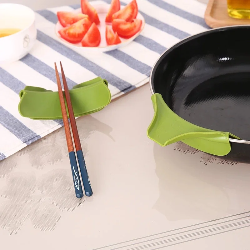 Silicone Foldable Liquid Funnel Anti Spill Pour Soup Spout Funnel Pots Pans Bowls Jars Slip On Kitchen Gadget Tools 1pcs