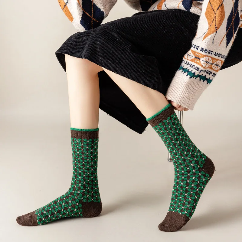 Qisin 1Pairs Lange Socken Frauen Mode Winter Kalt Widerstand Warm Halten Wolle Socke Dicke Geomeric Muster Koreanische Luxus socken – Detail 6