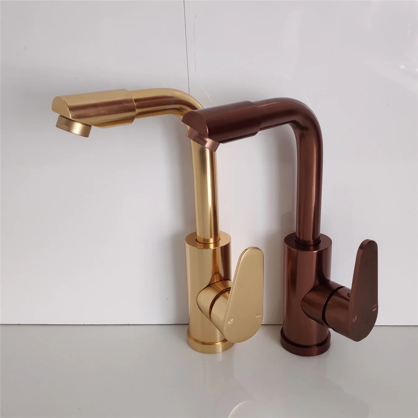 

Black And Golden Rose Gold Toilet Wash Basin Single Bore Cold Rotatable Alumimum Basin Faucet