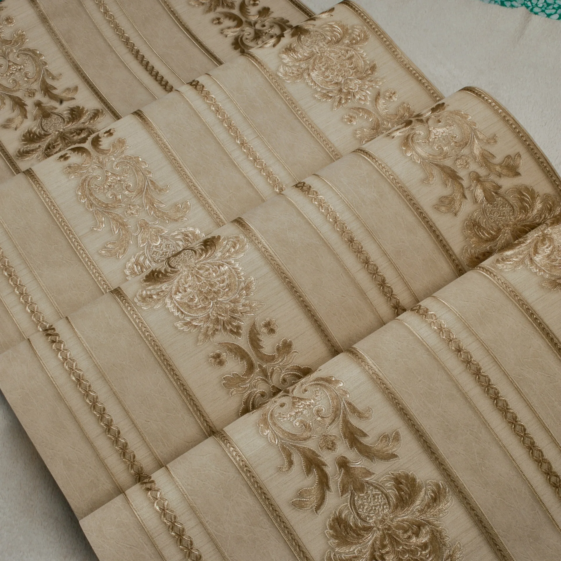 papier peint vinyle motif rouleau de papier peint classique luxe en pvc decor salon et chambre coucher 01