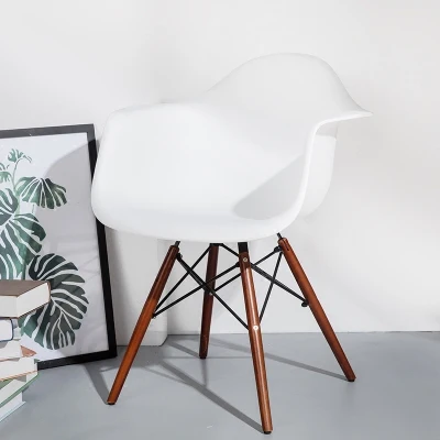 Северная Европа мода обеденный стул из твердой древесины творческий простой современный дизайнер досуг обсуждения отдел продаж бытовой
