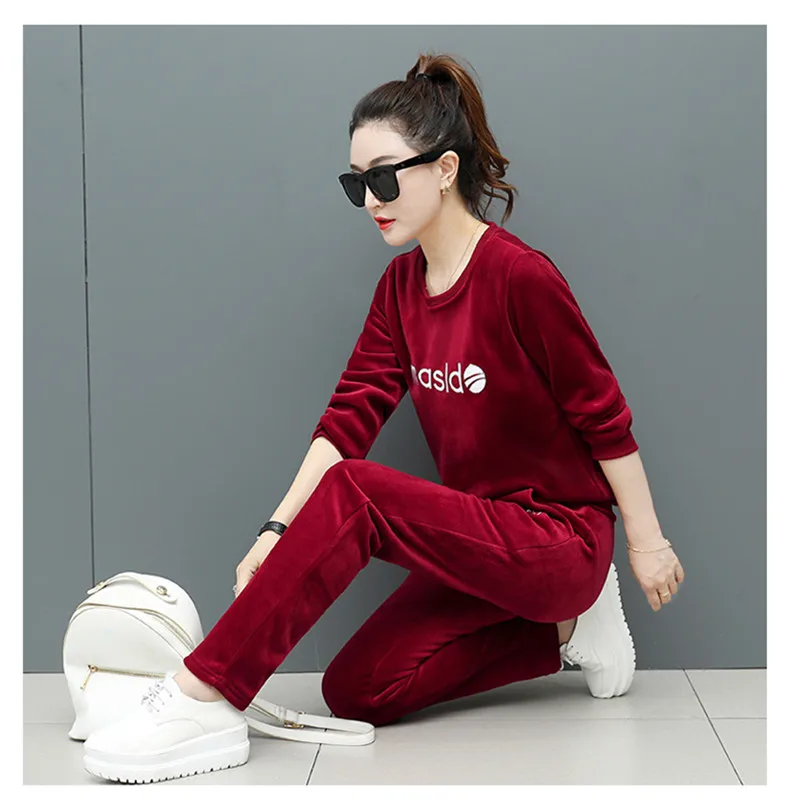 

2 piece set Winter Gold velvet Sports suit female New Large size Thicken Leisure track suits women Top and pants Women suit