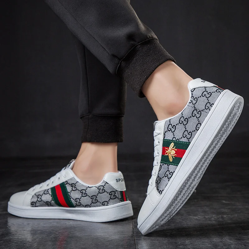 

2019 new autumn bee embroidered couple wild Korean version of the trend of breathable shoes men's shoes white shoes