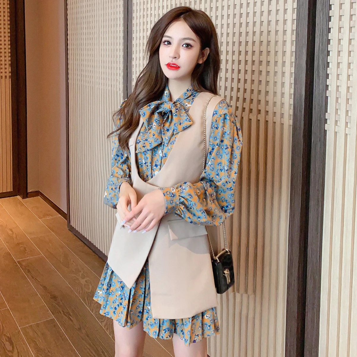 Рисунок 5 - Женское асимметричное платье-рубашка с бантом