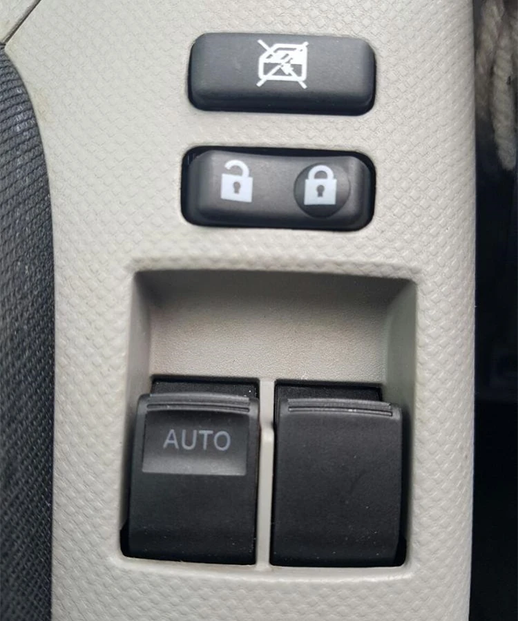 84820-0D100 Electric Power Window Master Control Switch For Toyota Yaris 2005-11