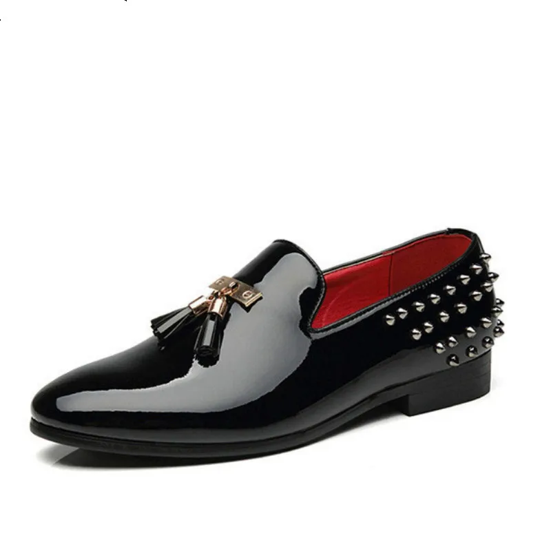 

2020 New est Spring Rivet Men Loafers Shoes Fashion Personality Solid Slip on Leather Shoe Man Party Footwear Flats Men Loafers