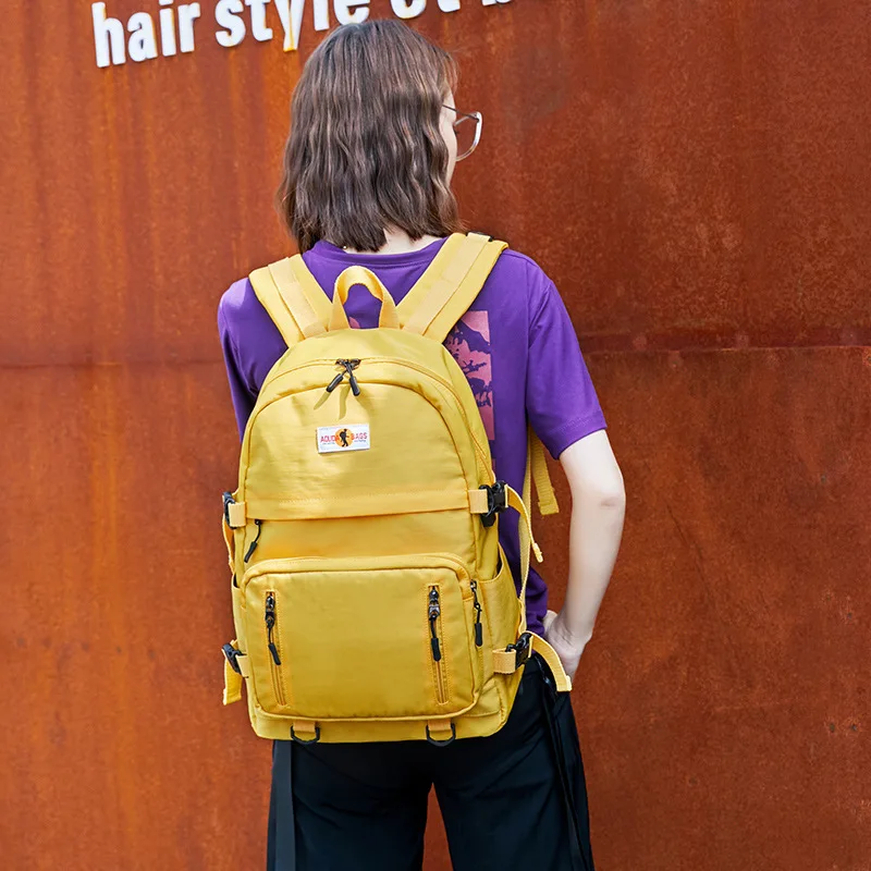 Zaino per computer portatile da baseball con cuciture rosse, palla bianca, resistente all'acqua, adatto per studenti, viaggi, computer, notebook, per uomini, donne, ragazzi e ragazze