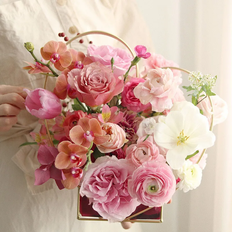 

New Products Light Extravagant Love Heart Metal Flower Rack Creative Bouquet Gift Box Flower Arrangement Basket for Flower Arran