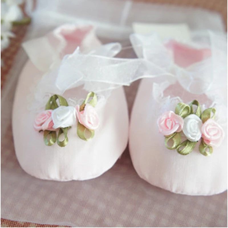 Exporting Europe. Baby shoes. Pure cotton. Baby cloth shoes. Baby boot. princess shoes Hand-made roses. baby hair band