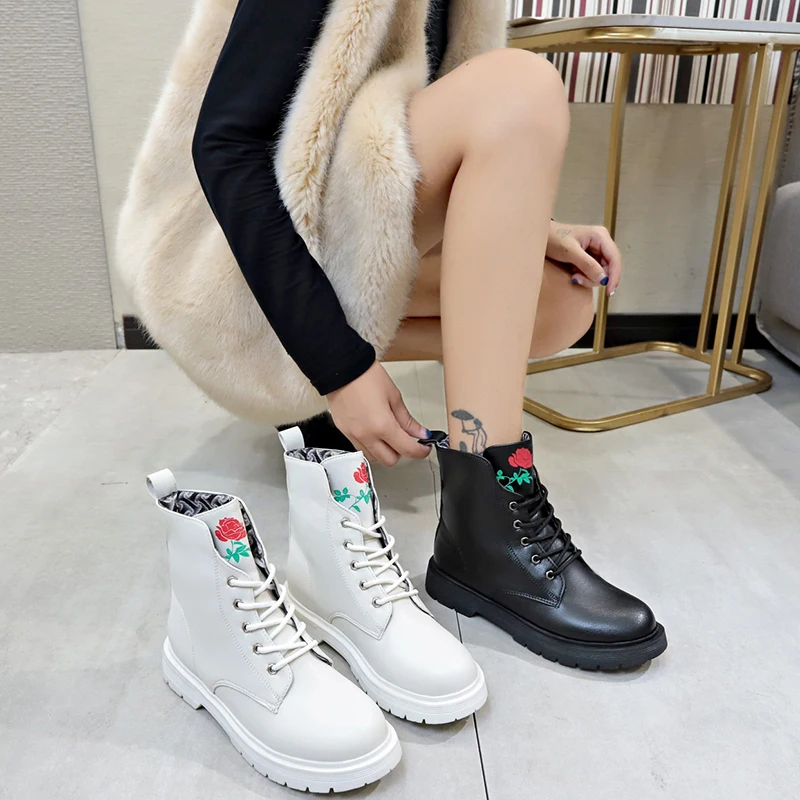 Женские ботинки; кожаные черные ботинки для женщин; ботильоны; обувь в байкерском стиле; зимняя обувь на платформе и толстом каблуке