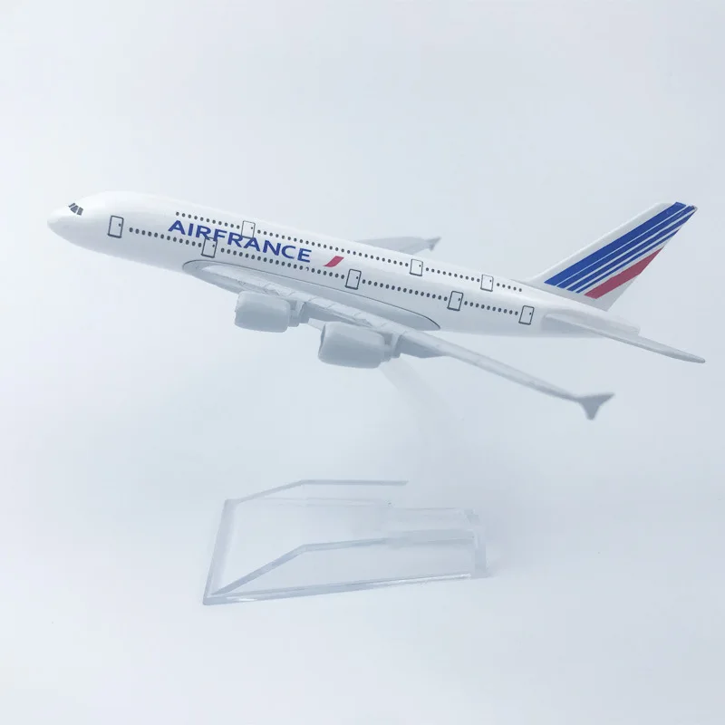 

Модель самолета Air France 380, 16 см