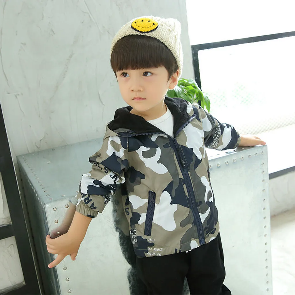 Камуфляжная куртка для маленьких мальчиков Весенне осенняя ветровка с капюшоном