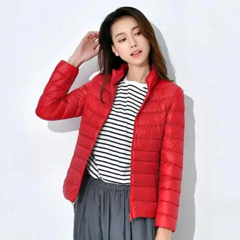 Женское зимнее пуховое пальто новая Ультралегкая белая пуховая куртка тонкая женская зимняя пуховая куртка портативная ветрозащитная пуховая куртка D230 - Цвет: Red