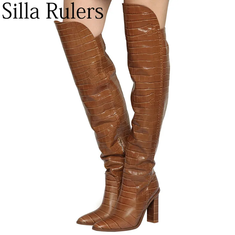 Silla/линейки; Сапоги выше колена с острым носком и узором «крокодиловая кожа»; женские рыцарские сапоги на квадратном каблуке; женские ковбойские сапоги для подиума